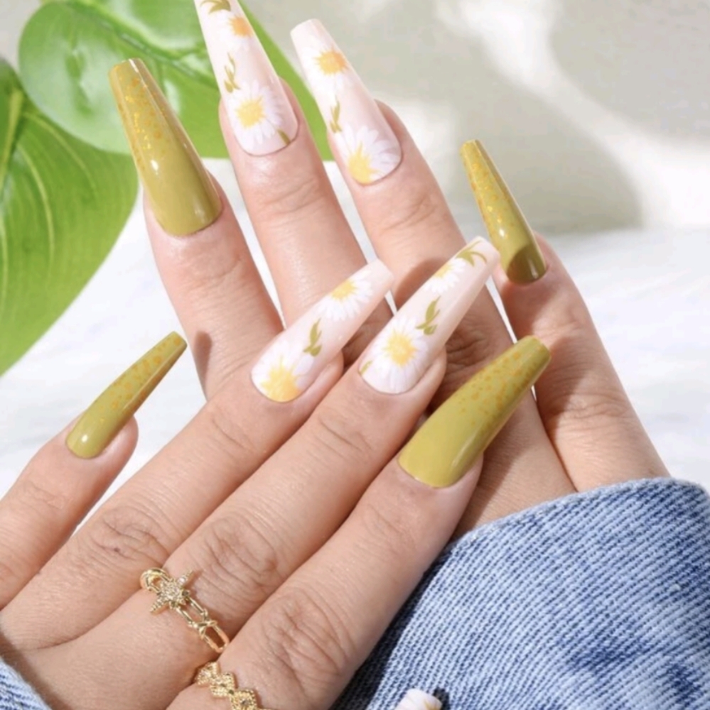 Y2K daisy coffin nail set